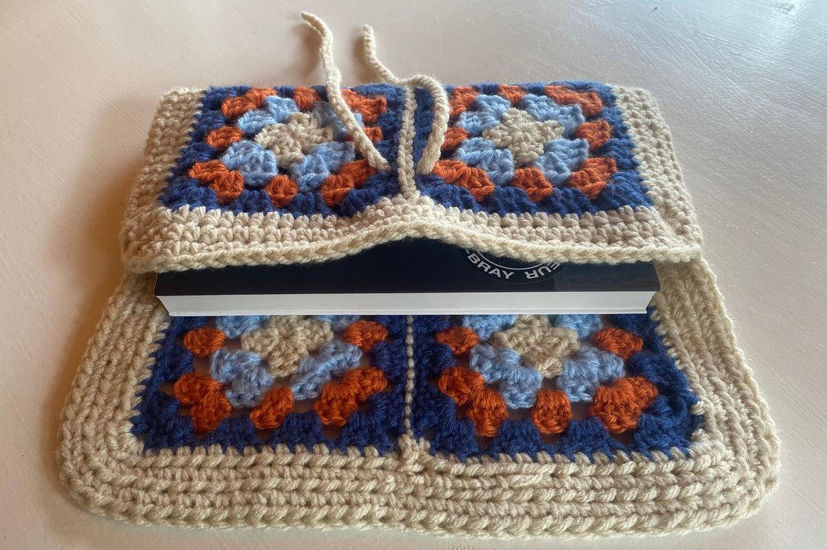 Granny square book sleeve